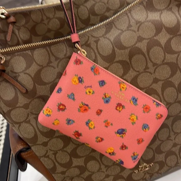 Coach Corner Zip Wristlet With Mini Vintage Rose Print Pink Lemonade Multi - Picture 10 of 16